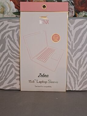 WINX Gray Silver White Zebra 15.6" Laptop Sleeve Zip Around NWT